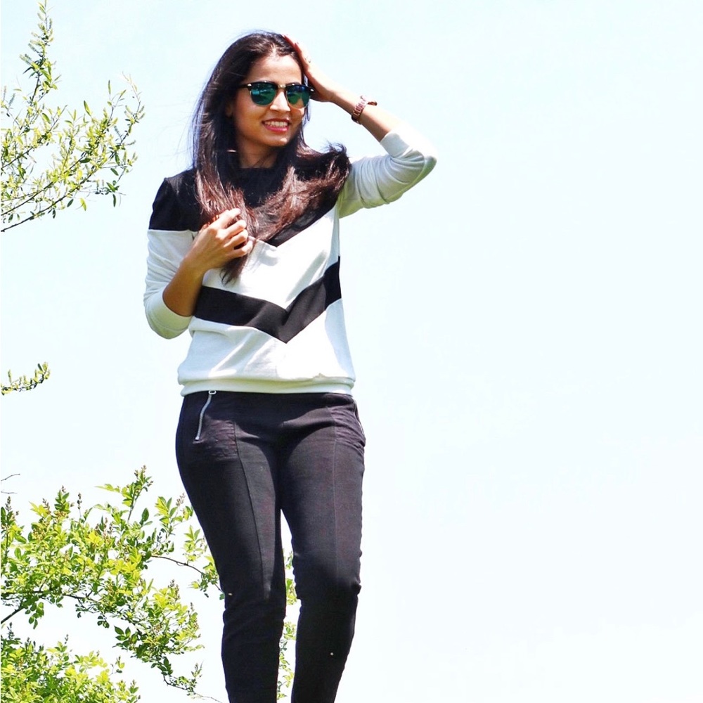 Black and white sweatshirt